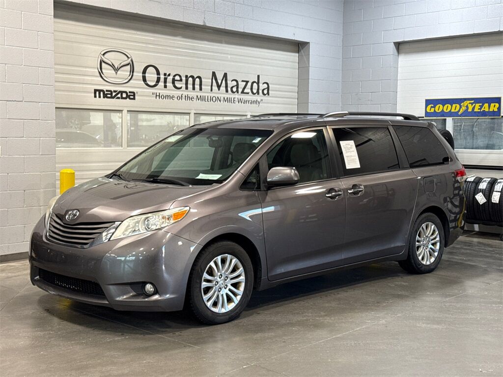 2011 TOYOTA SIENNA XLE 8-Passenger