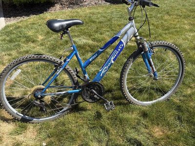 Roadmaster Sport Women's Mountain Bike - Blue/Silver, 26-inch Wheels, Front Suspension