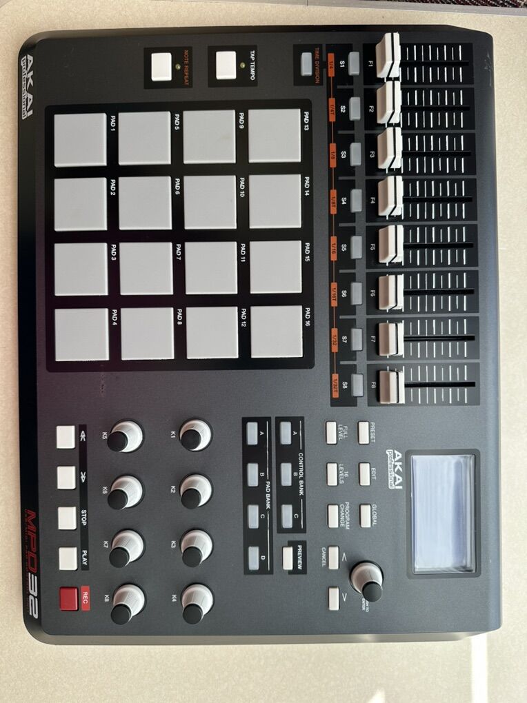 Akai mpd32