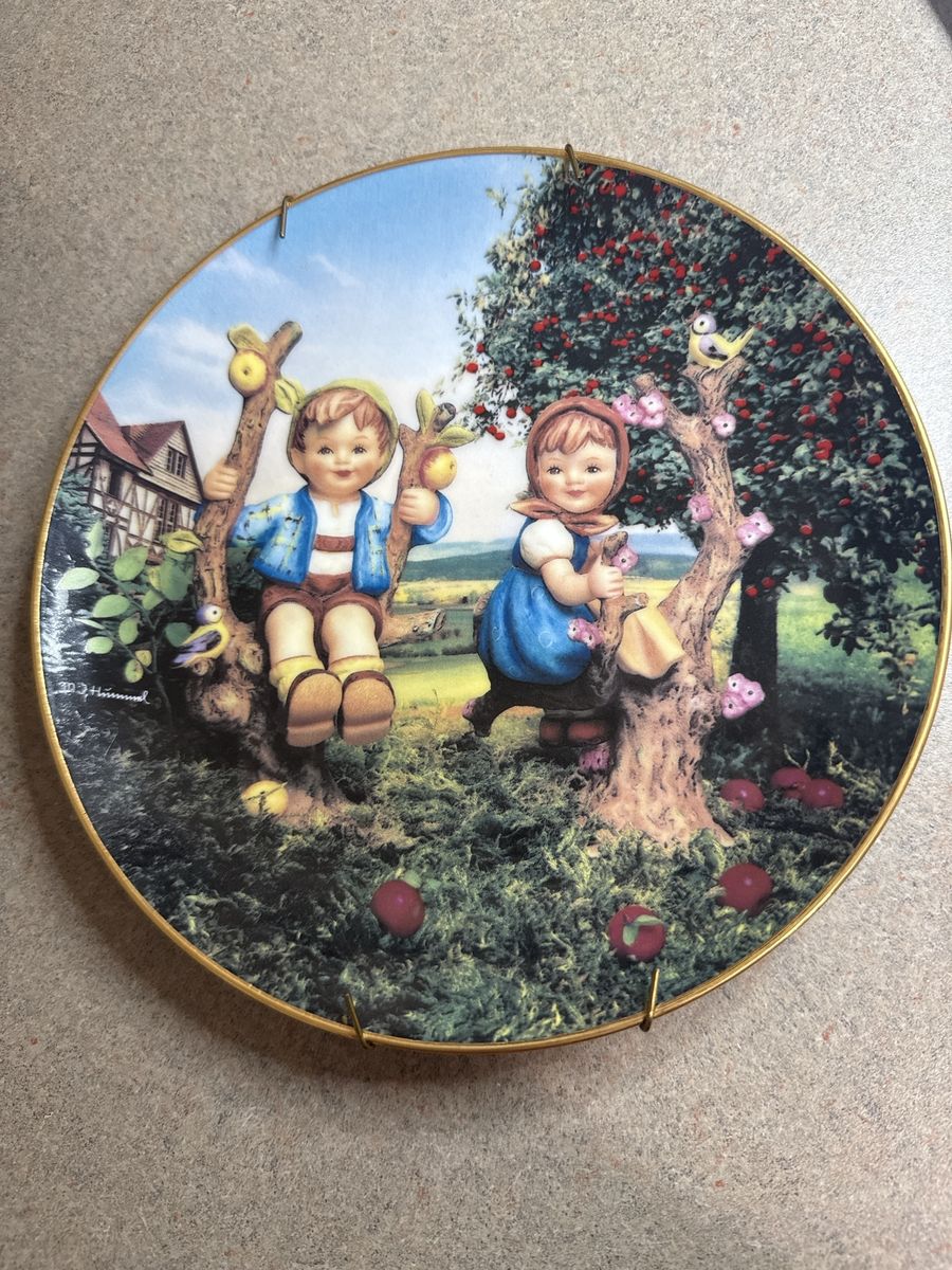 M.I. Hummel "Apple Tree Boy & Girl" Collector Plate - Little Companions Series, Limited Edition