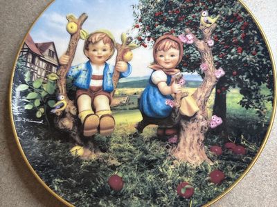M.I. Hummel "Apple Tree Boy & Girl" Collector Plate - Little Companions Series, Limited Edition