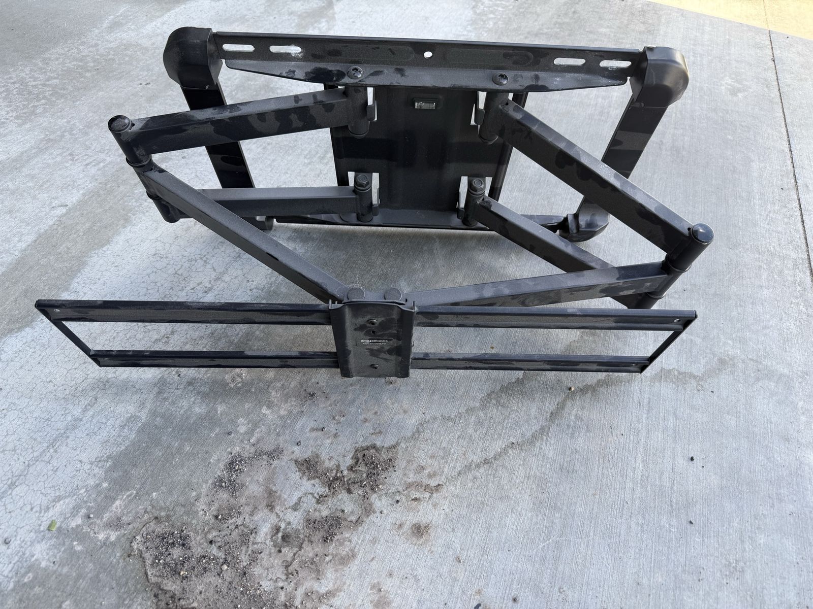 Amazon Basics TV Wall Mount