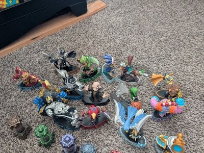 Skylanders Wii Game, Portal, & 30+ Figures - Spyro's Adventure, Giants, Swap Force