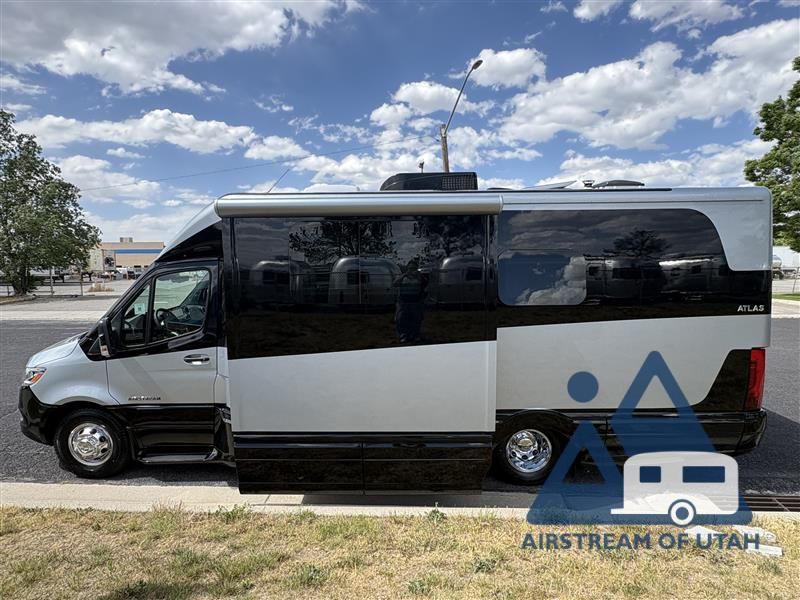 Main image 11