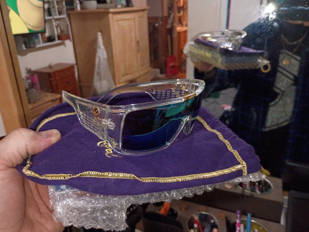 $250.  2023 Dragons w polarized likenew