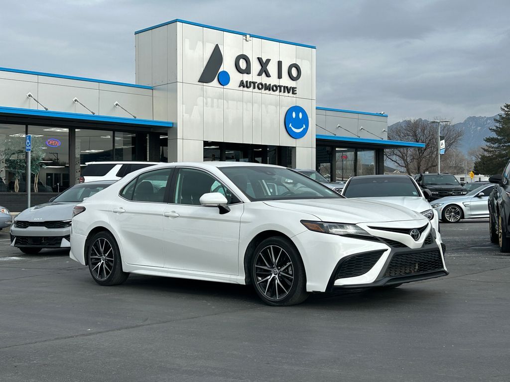 2022 Toyota Camry SE