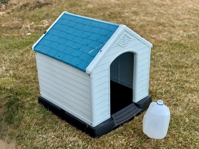 All-Weather Pet House for Small/Medium Dogs