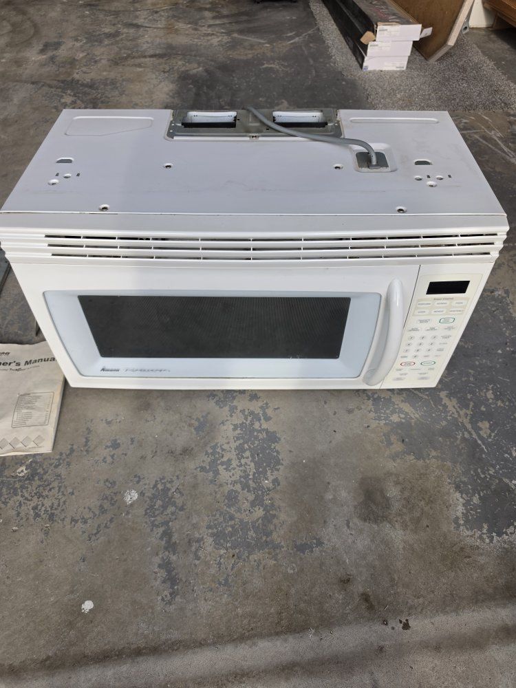 Microwave Amana 1.8 cu. ft. Radarange microwave oven. built-in - White