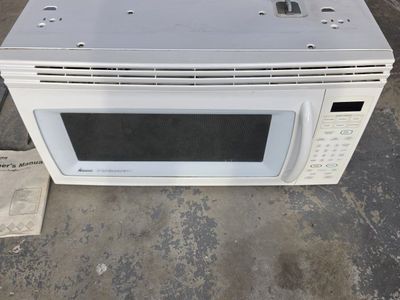 Microwave Amana 1.8 cu. ft. Radarange microwave oven. built-in - White