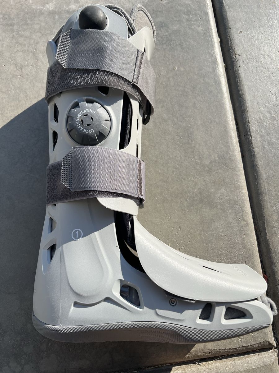 Aircast AirSelect Short Medical Walking Boot Size Medium Gray Orthopedic Orthosis