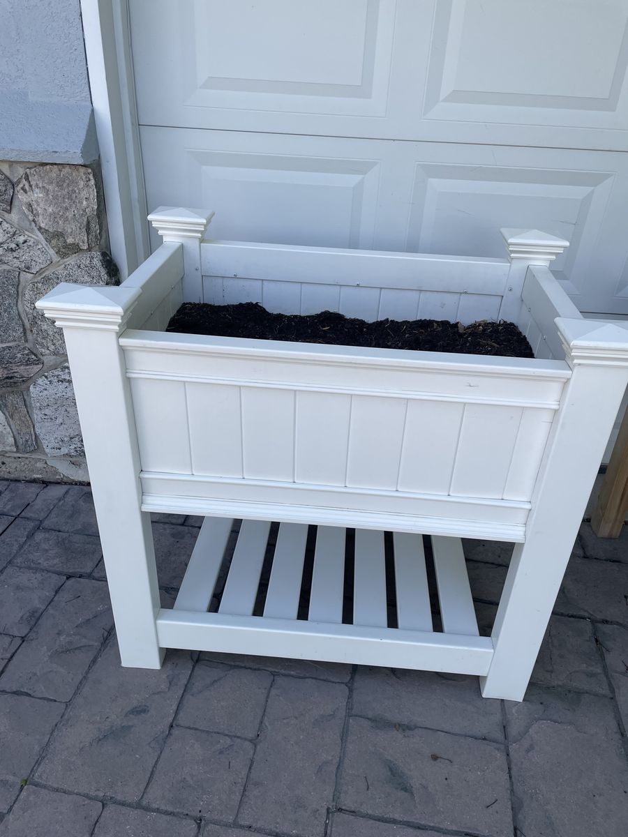 Beautiful vinyl Planter Box