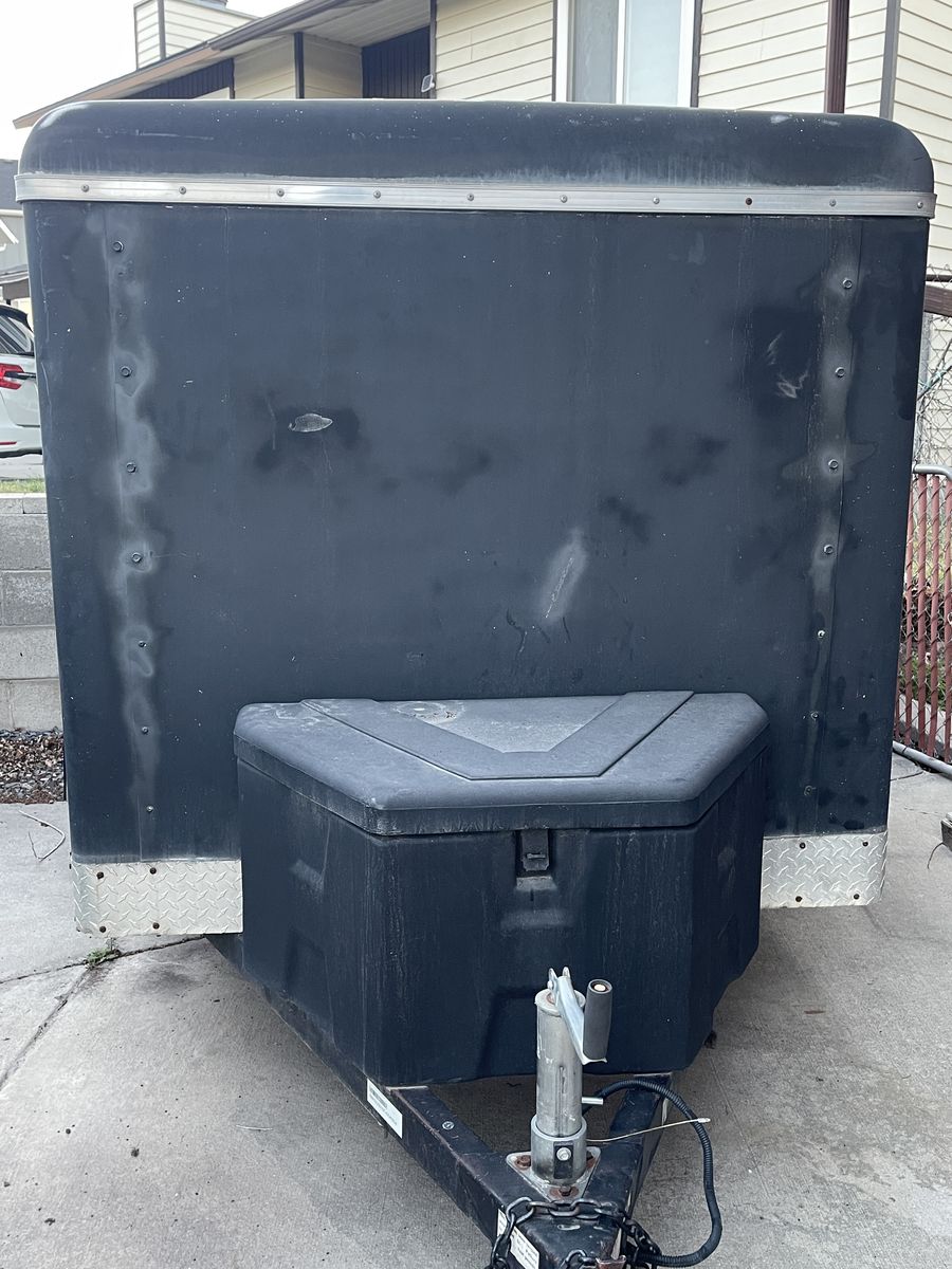 8'x5' Enclosed Trailer