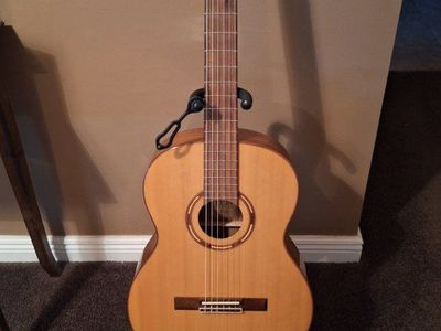 Teton STC110NT Nylon string guitar and Gig Bag