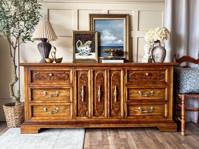 *FREE DELIVERY* Vintage Stanley Oak & Burl Dresser