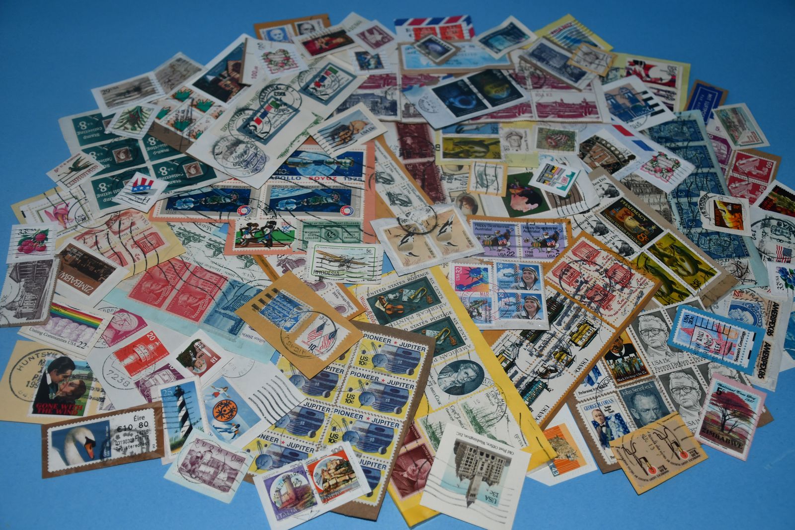 STAMP COLLECTING ~ 100+ STAMPS ~ CANCELLED ~ UNSORTED ~ SET D
