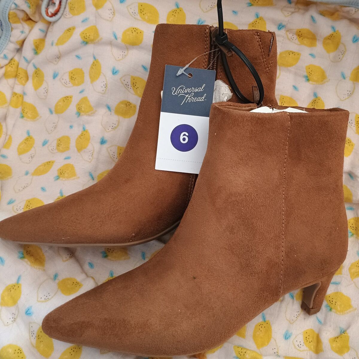 new w/tags tan pointy toe ankle boots size 6