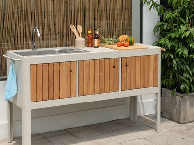 Lifestyle Portals Light Outdoor Kitchen