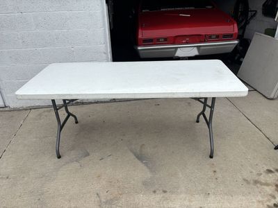 6’ Folding Table