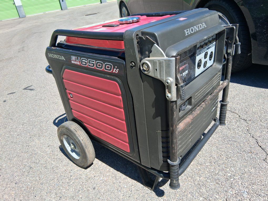 Honda EU6500is Inverter Generator - 6500W, Quiet, Portable with Wheels