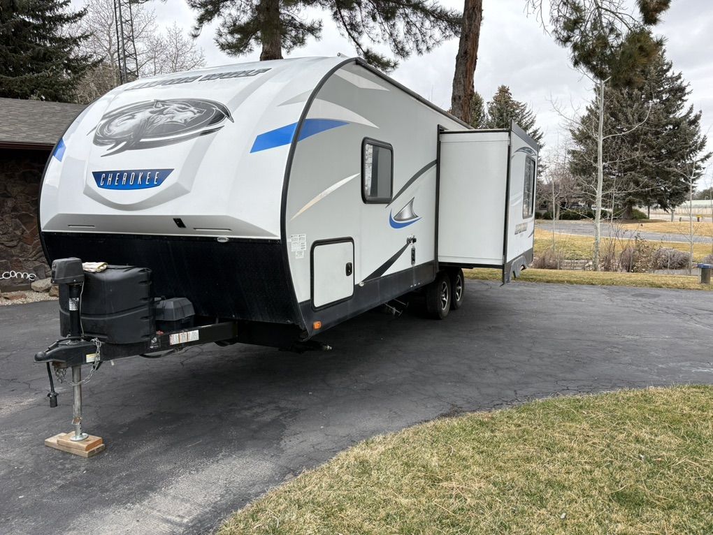 2019 Forest River Cherokee Alphawolf 23RD-L 29'