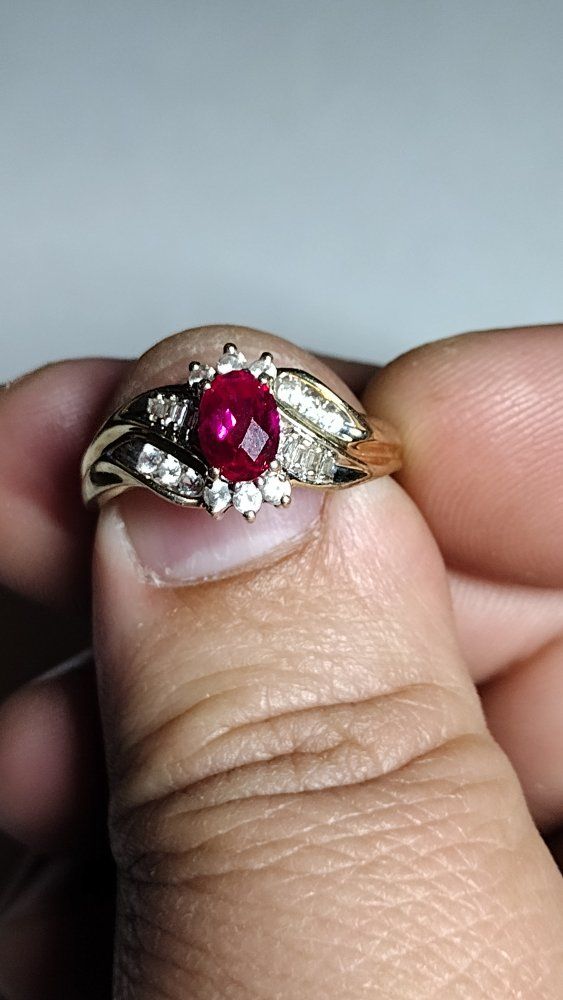 10K GOLD RING WITH RUBY AND DIAMONDS