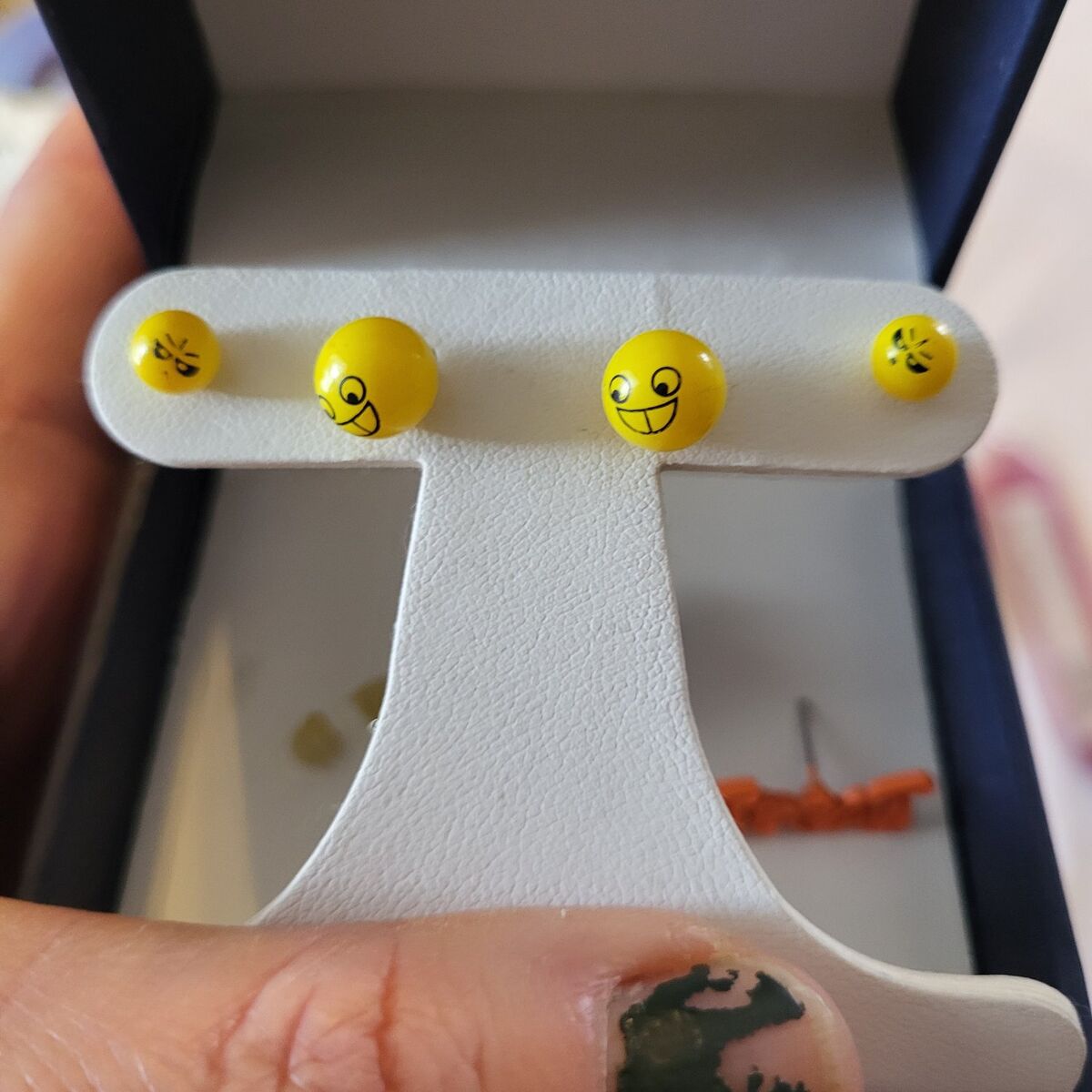 Set of 2 pair of emoji earrings