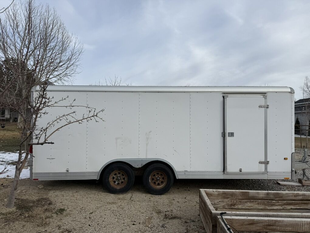 20' X 8.5 Enclosed Trailer 2002 Wells Cargo