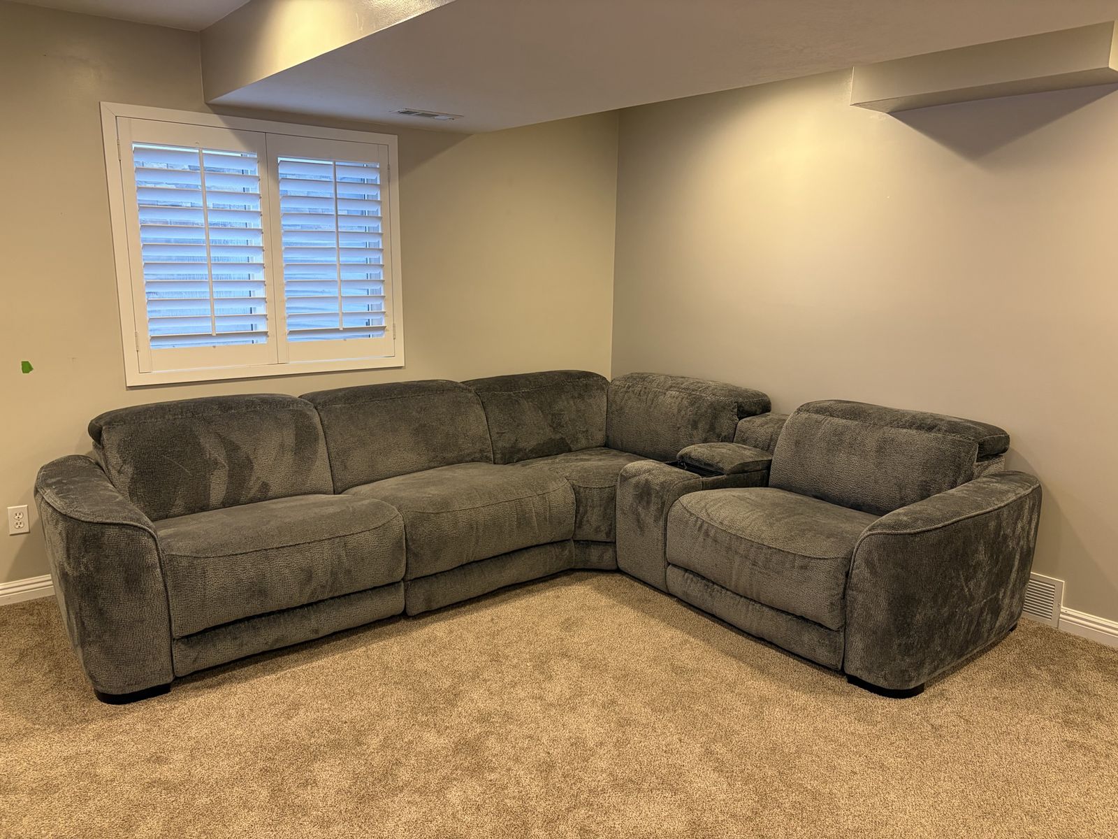 Reclining sectional