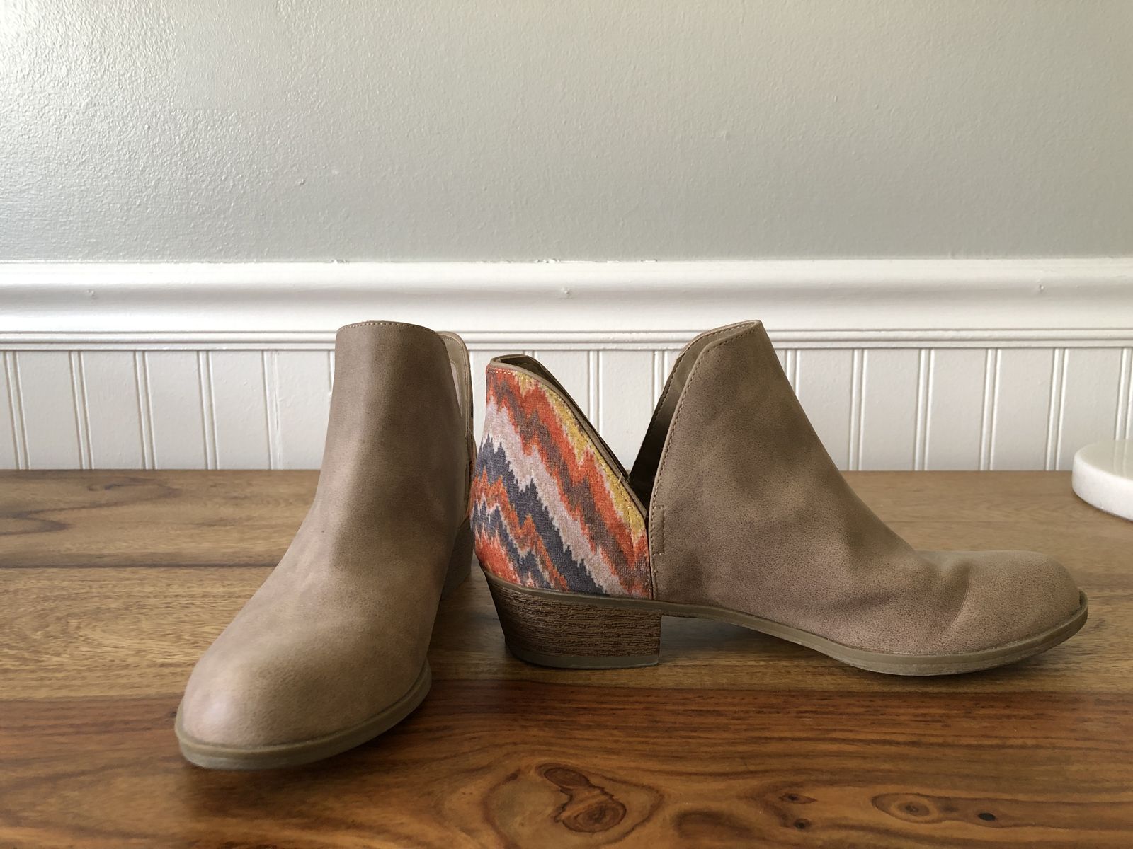 Women's 7.5 Chelsea Boot-Faux Suede,Patterned Heel