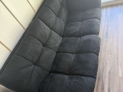Black Tufted Futon Couch Sofa Bed - Versatile Seating & Sleeping Solution
