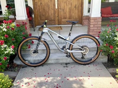 Canyon Lux Trail CF 9 2024 Full Suspension Carbon Mountain Bike - Size Medium