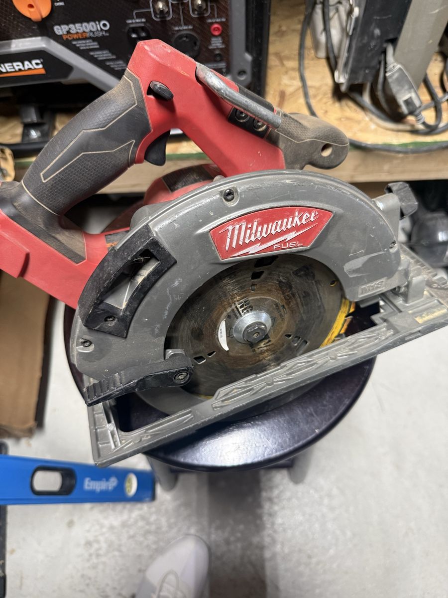 Milwaukee 18V Fuel 7-1/4” Framing Saw