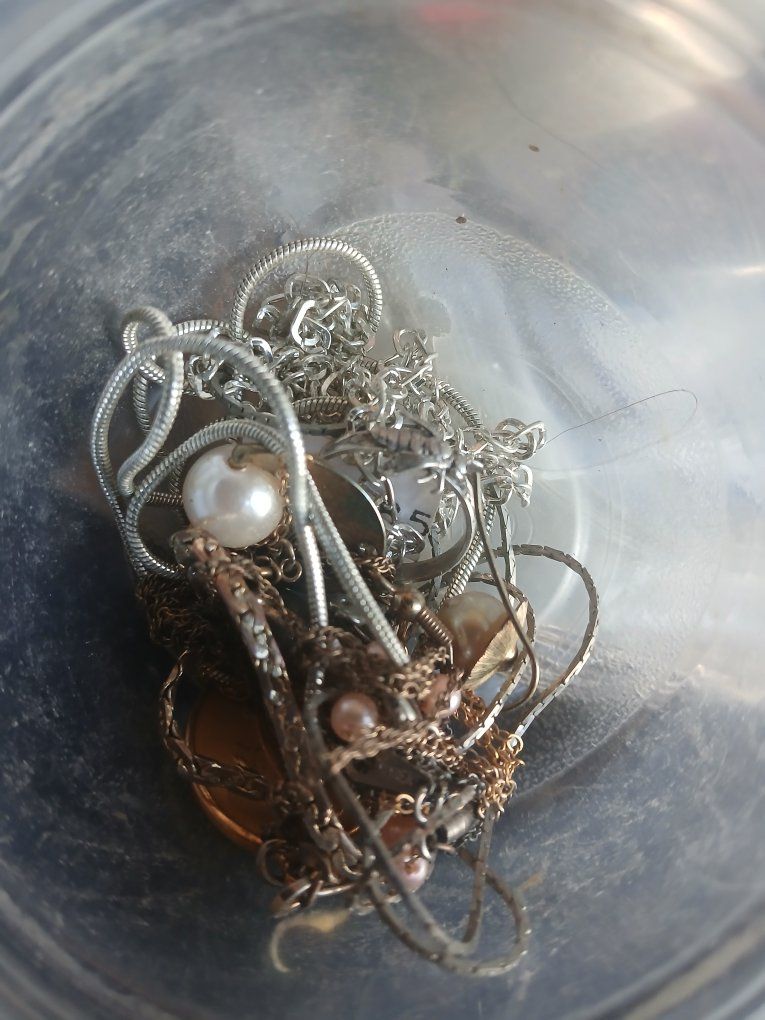 Mixed Lot of Assorted Costume Jewelry - Necklaces, Chains, & Pearls - Good for Crafting/Repair