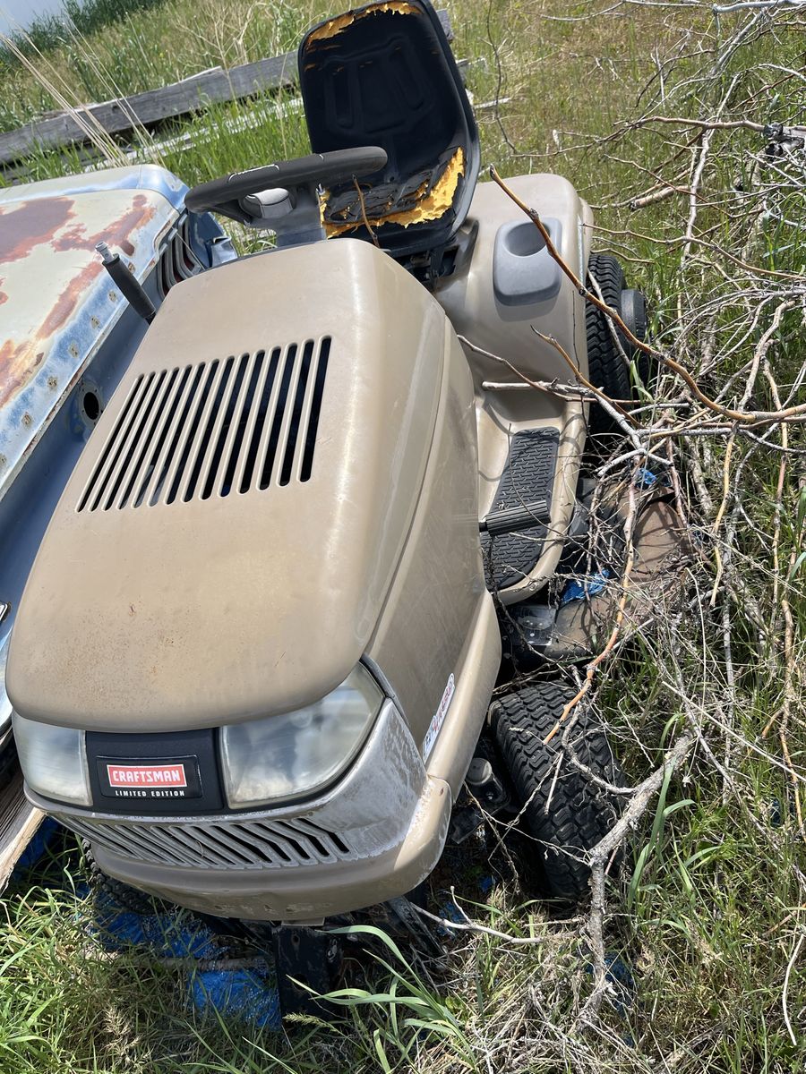 Craftsman LT 1750 Lawn Tractor