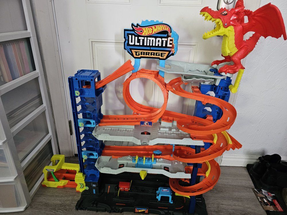 Hot Wheels City Ultimate garage