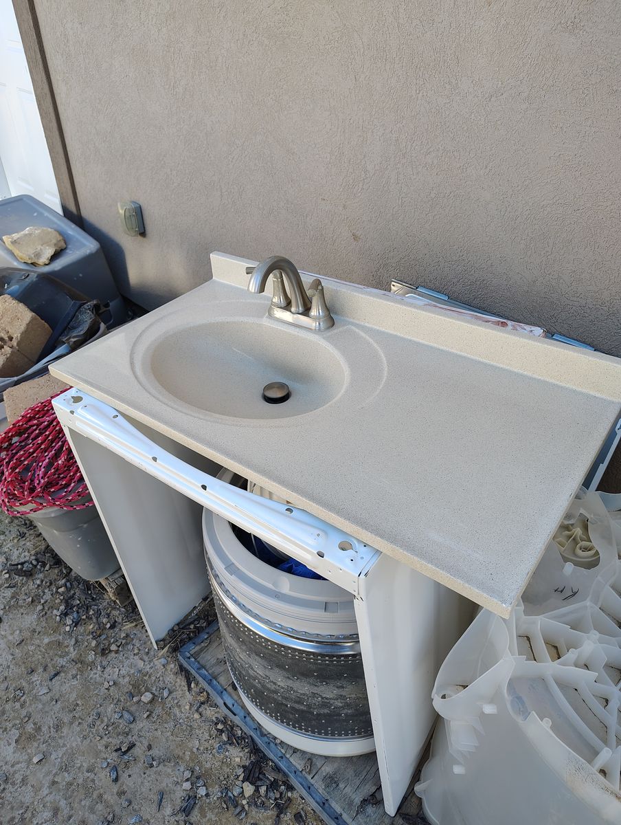 BATHROOM SINK WITH FAUCETS