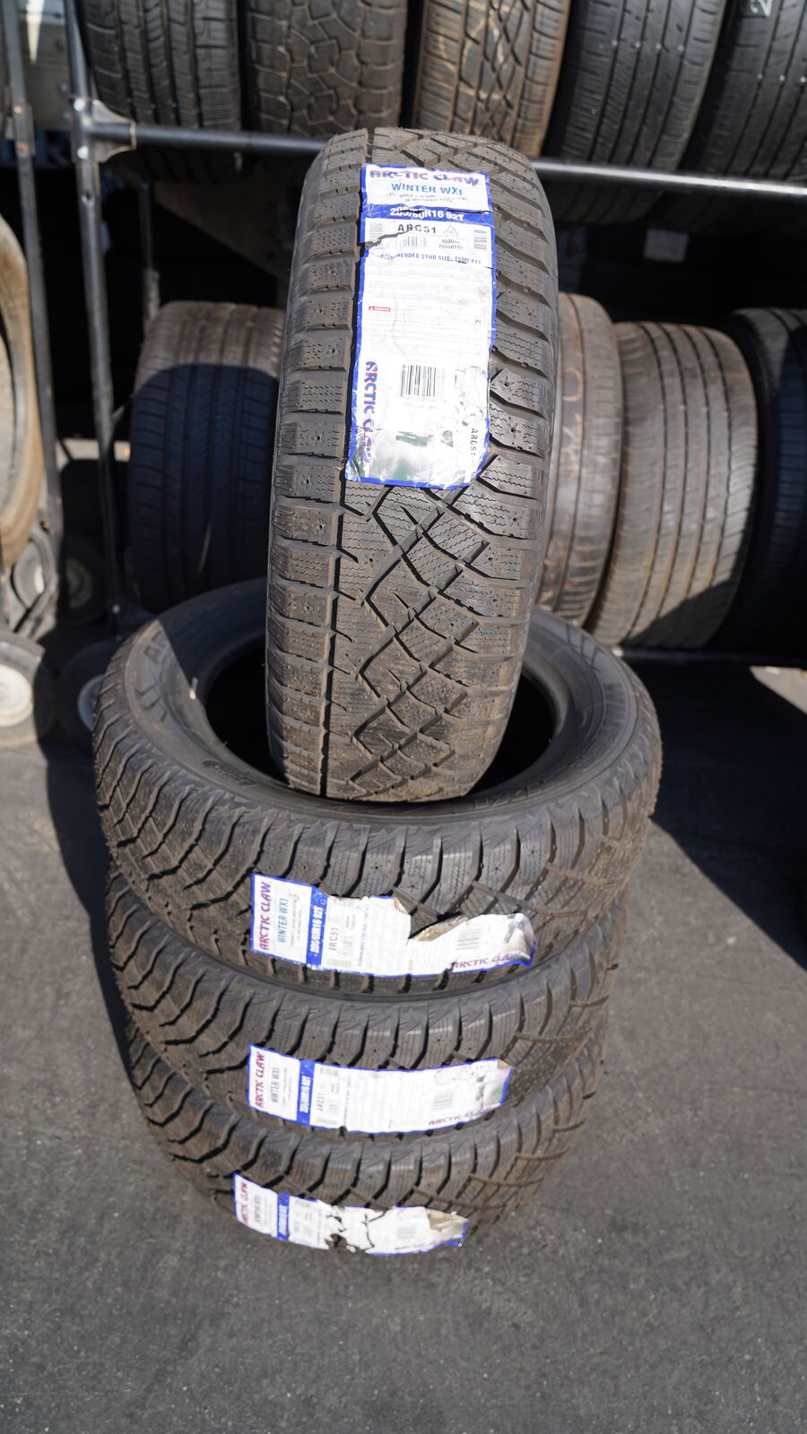 SET TIRES 205-60-16 ARTIC CLAW WINTER