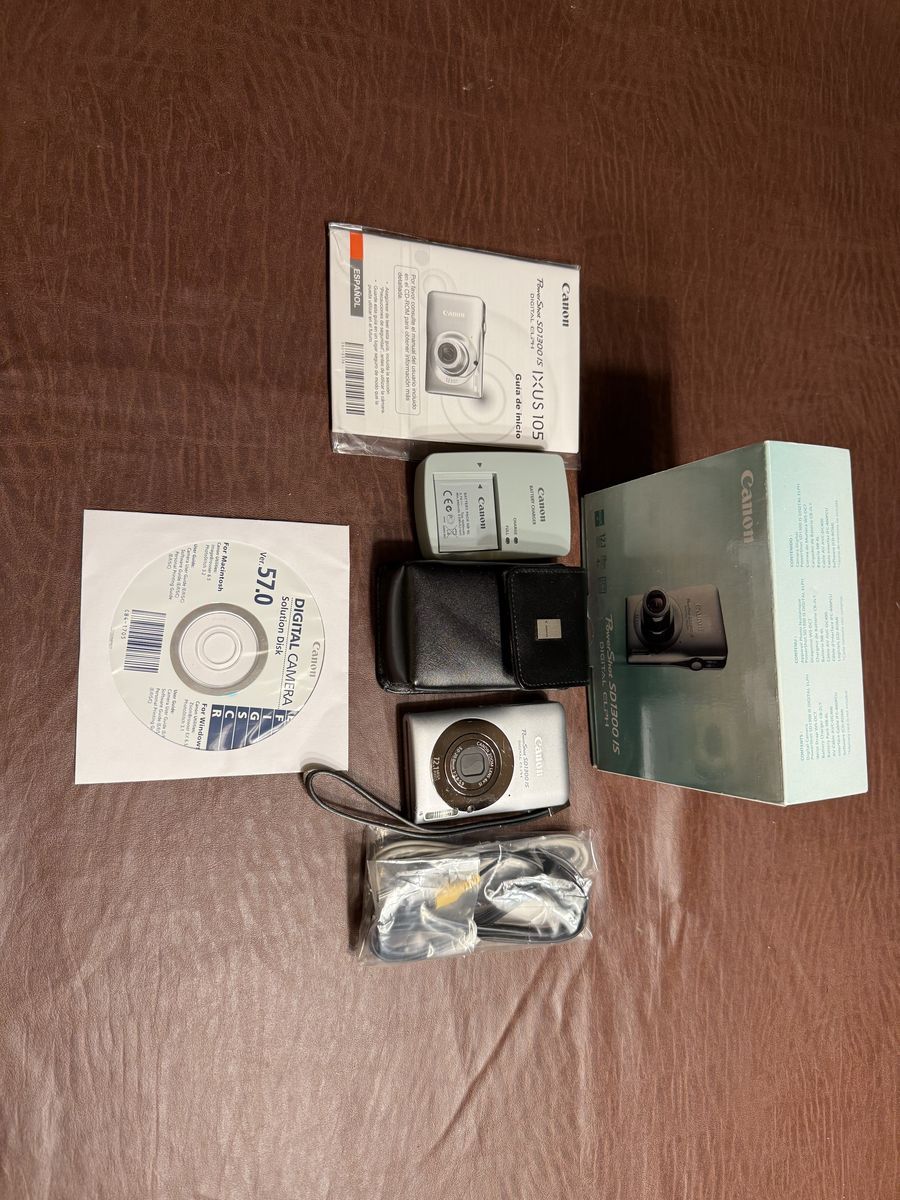 Canon PowerShot SD1300 IS Silver Compact Digital Camera 12.1MP - Bundle