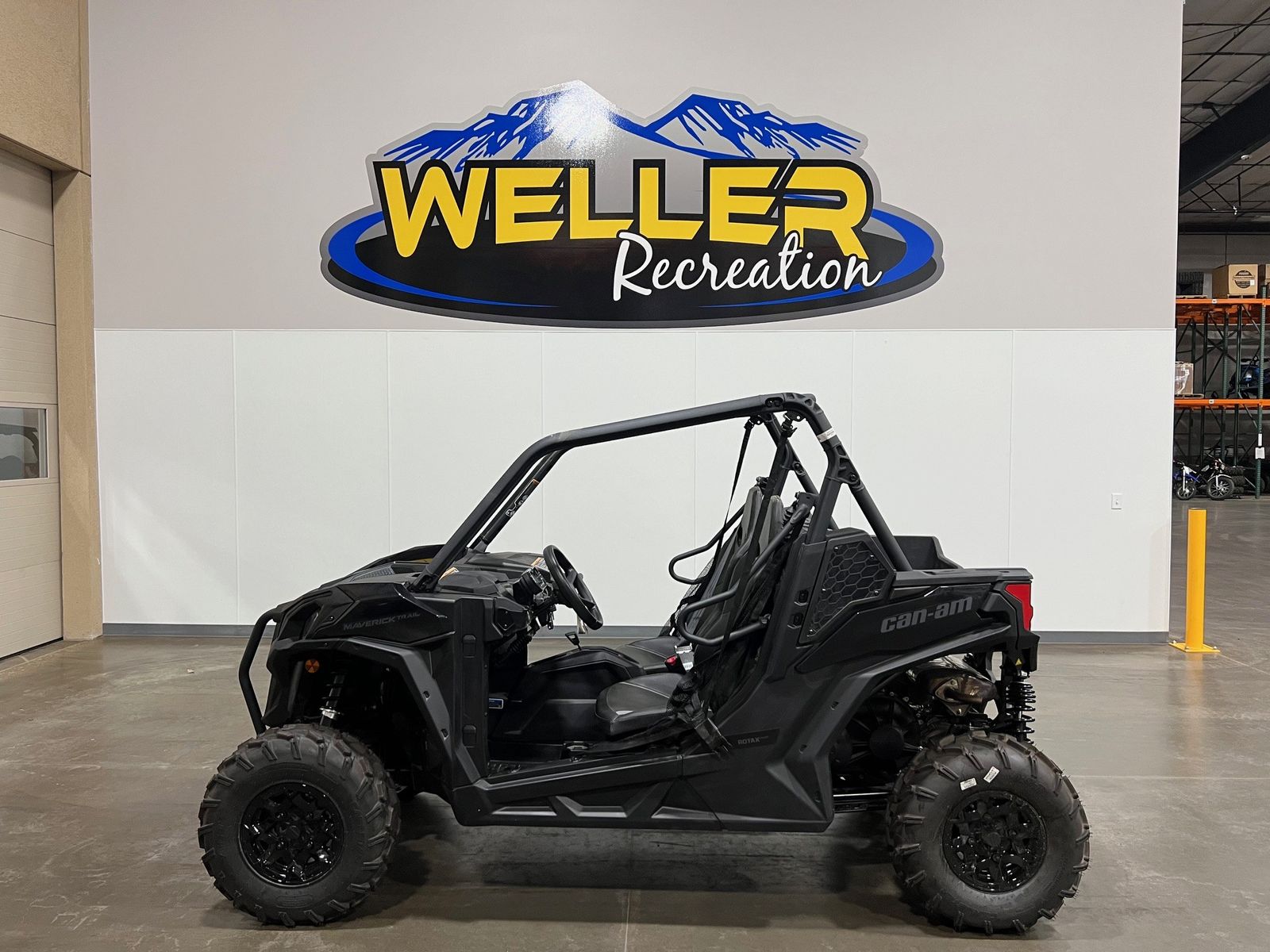 2025 CAN-AM Maverick Trail 700 DPS                          Black