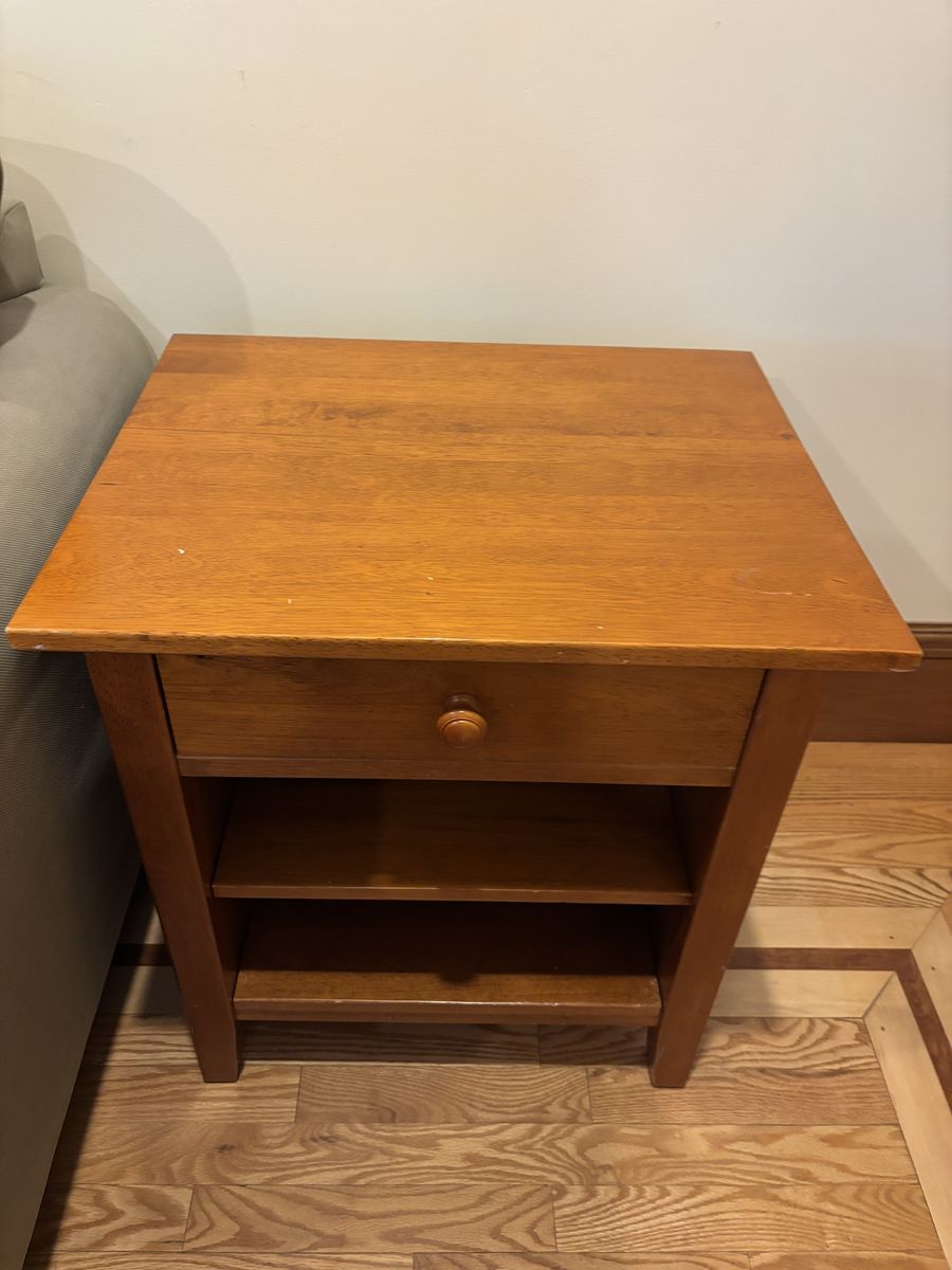 Bedside/End Table with One Drawer