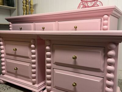 Broyhill Pink dresser Set