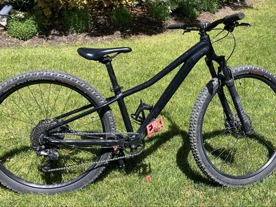 Specialized Rockhopper Mountain Bike – XS – 27.5 Wheels
