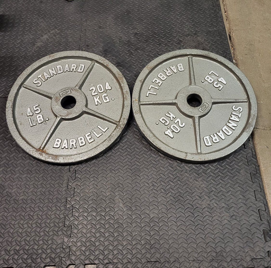 Weights 90 pounds