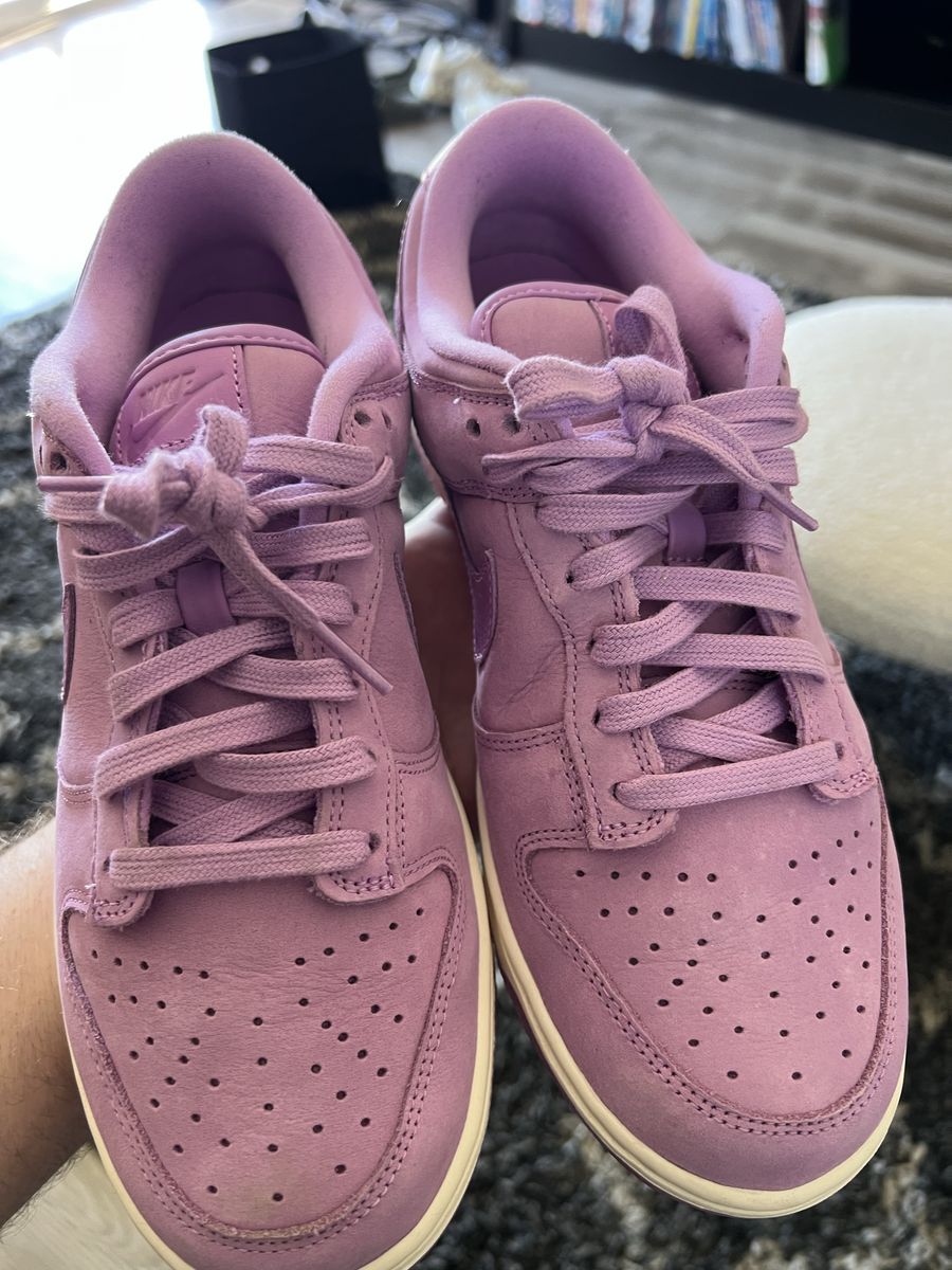 Almost New size 8 womens Nikes