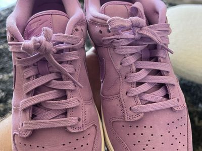 Almost New size 8 womens Nikes