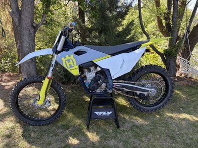 2023 Husqvarna FC250 Dirt Bike - Excellent Condition, Low Hours, New Tires & Air Filter