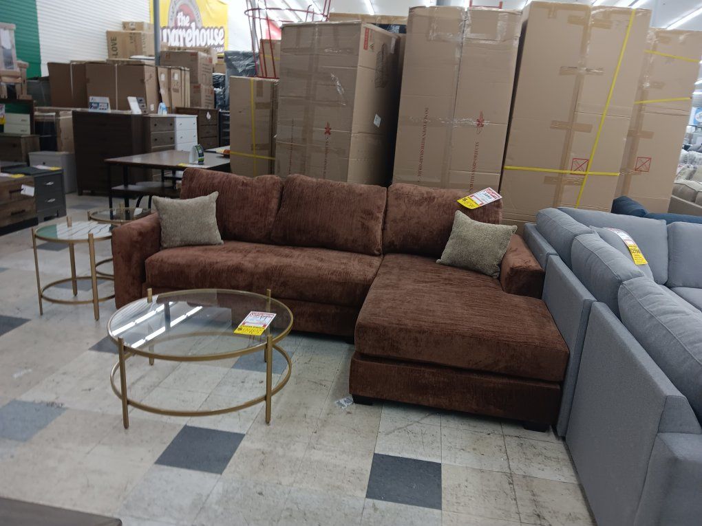 Brown Textured Upholstered Sectional Sofa with Chaise and Accent Pillows