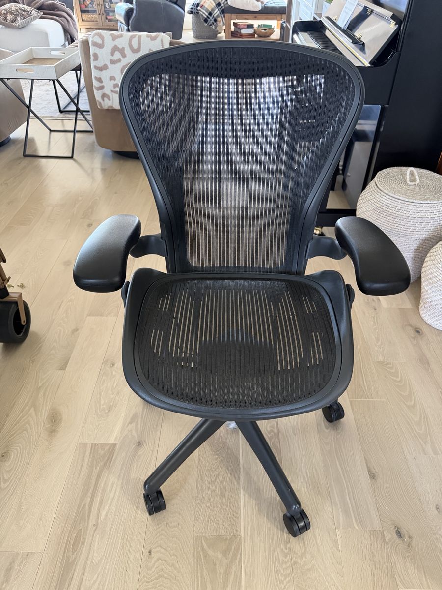 Herman Miller Aeron Chair Size B