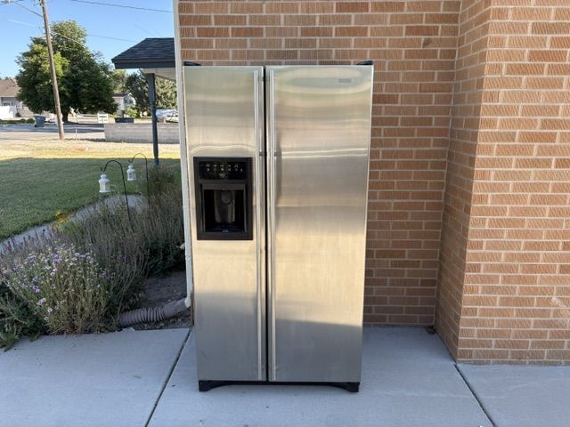 JENN-AIRE 26' REFRIGERATOR