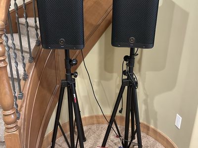 Pair of Harbinger V2410 Vari 2000 Series 10" 600W 2-Way Powered Speakers with Stands
